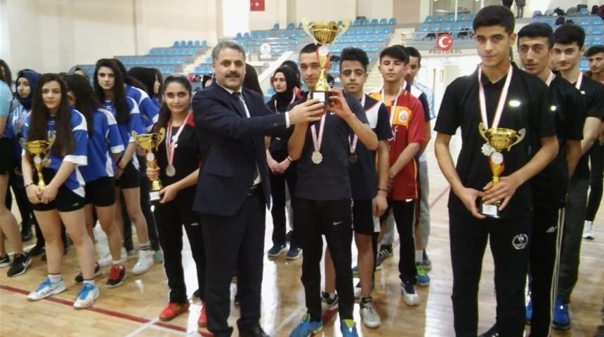 Okullar Arası badminton m&uuml;sabakaları sona erdi