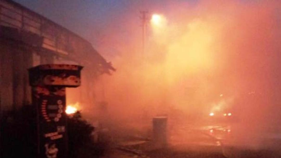 Cunda Adası'nda b&uuml;y&uuml;k yangın! K&uuml;le d&ouml;nd&uuml; 