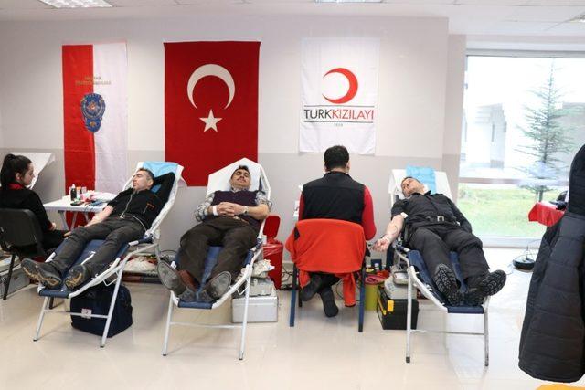 Eskişehir Emniyet Müdürlüğü personelinden kan bağışı