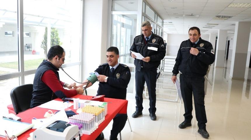 Eskişehir Emniyet M&uuml;d&uuml;rl&uuml;ğ&uuml; personelinden kan bağışı