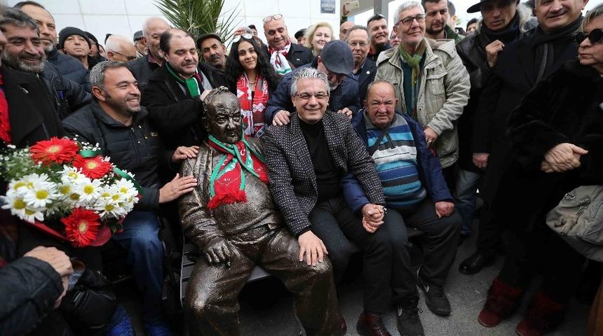 Bir Baba Hindi Mustafa&rsquo;nın heykeli dikildi