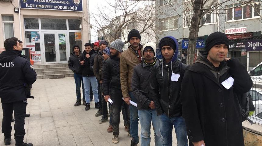 Edirne&rsquo;de 11 ka&ccedil;ak g&ouml;&ccedil;men yakalandı