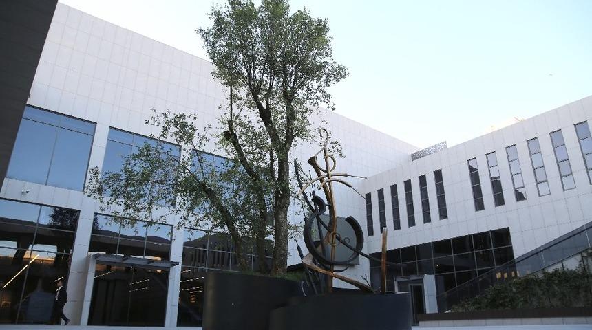 Bakan Kasapoğlu, ŞSM&rsquo;den &ouml;vg&uuml;yle bahsetti