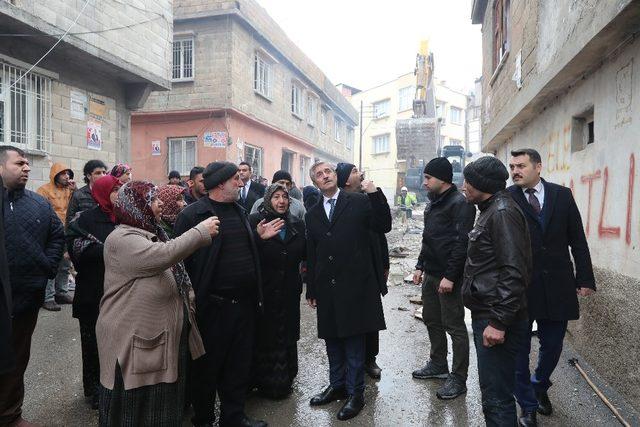 Belediye Başkanı Tahmazoğlu patlamanın yaşandığı mahallede