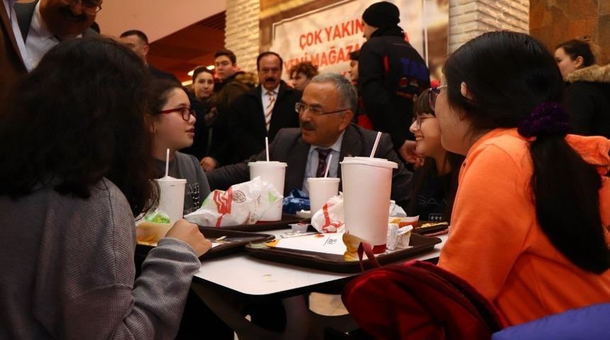 G&uuml;ler:&rdquo;Yeni d&ouml;nem gen&ccedil;lerin olacak&rdquo;