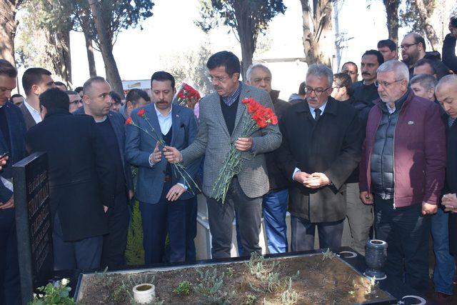 Fırat Yılmaz Çakıroğlu, mezarı başında anıldı