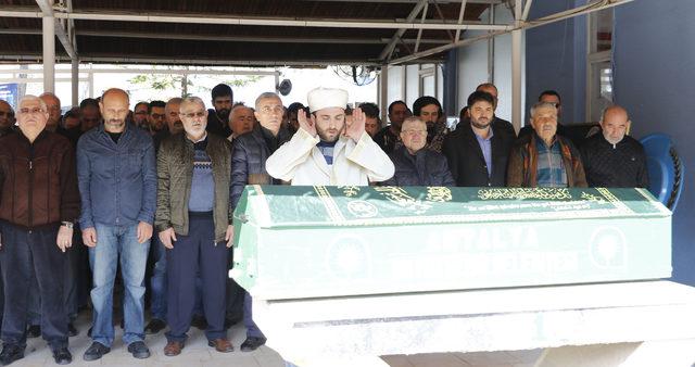 Oyuncu Mustafa Avkıran ın babası, Antalya da toprağa verildi 2