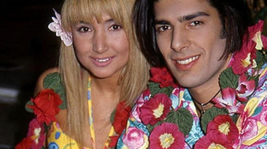 Yonca Evcimik ile Cenk Torun yıllar sonra aynı pozu verdi