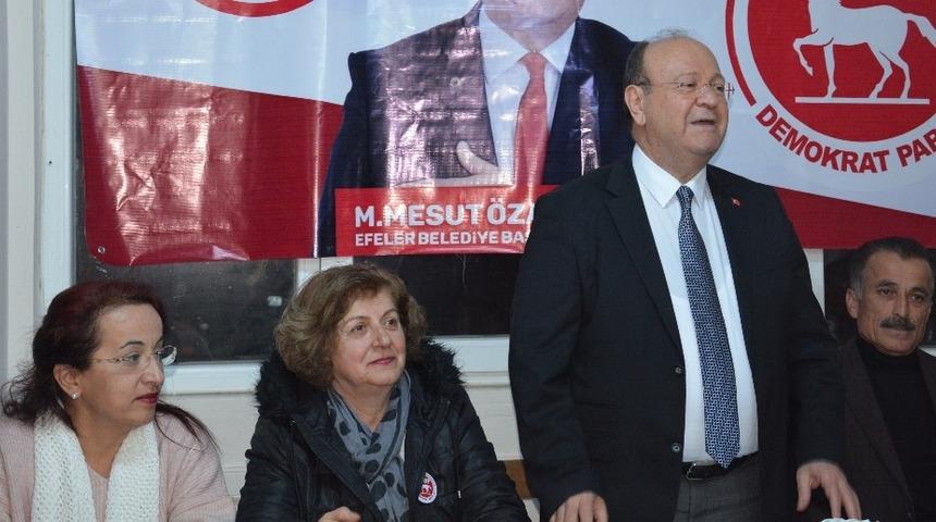 Başkan &Ouml;zakcan; "Attıkları &ccedil;amur bize yapışmaz"