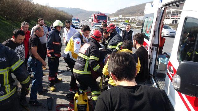 TEM'de dönüş yapan sürücü, zincirleme kazaya neden oldu: 7 yaralı