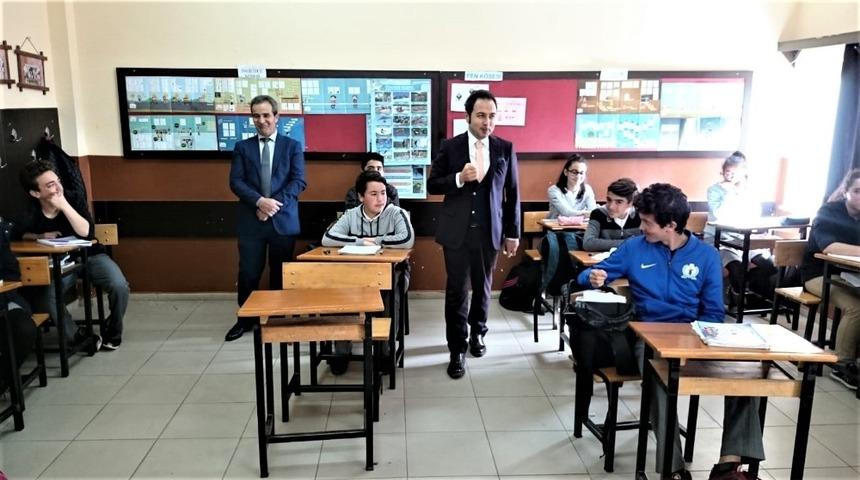 Kaymakam &ouml;ğrencilerin sorunlarını dinledi
