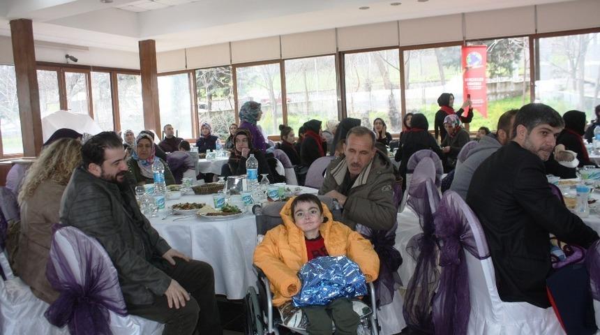 Kelebek &ccedil;ocuklarına moral yemeği