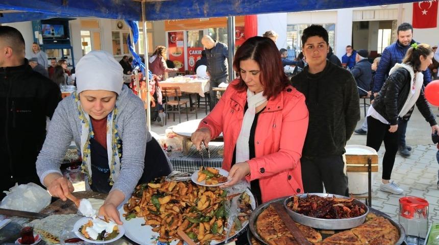 &Ouml;zlem &Ccedil;er&ccedil;ioğlu, &Ccedil;akırbeyli K&ouml;y Pazarı&rsquo;nı ziyaret etti