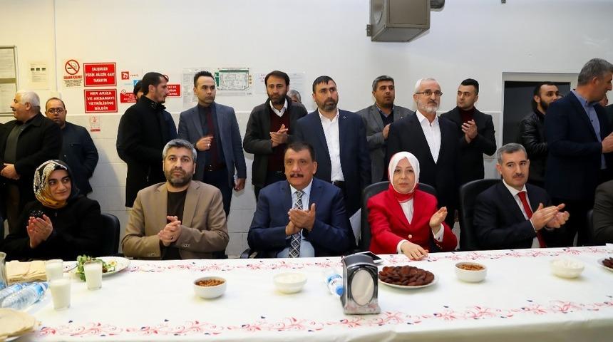 G&uuml;rkan&rsquo;dan siyaset modeli a&ccedil;ıklaması