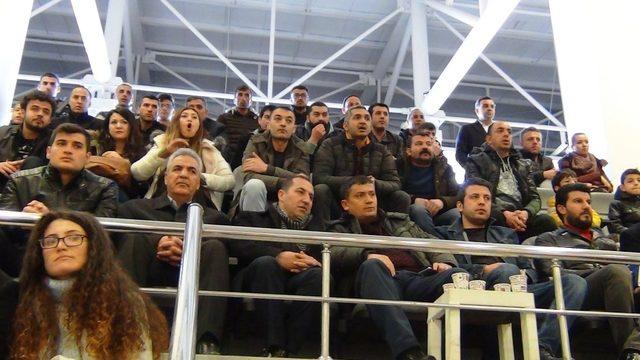 Erciş Belediye Voleybol Takımı playoffu garantiledi