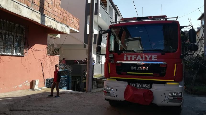 4 katlı binada çıkan yangın paniğe neden oldu