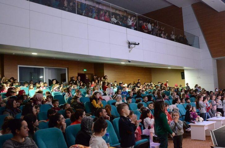 Bozüyük’te miniklerin tiyatro keydi G2