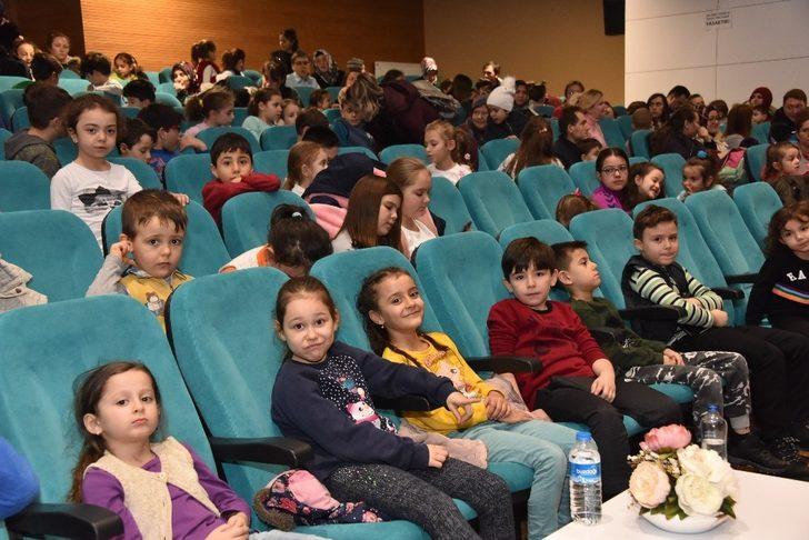 Bozüyük’te miniklerin tiyatro keydi G5