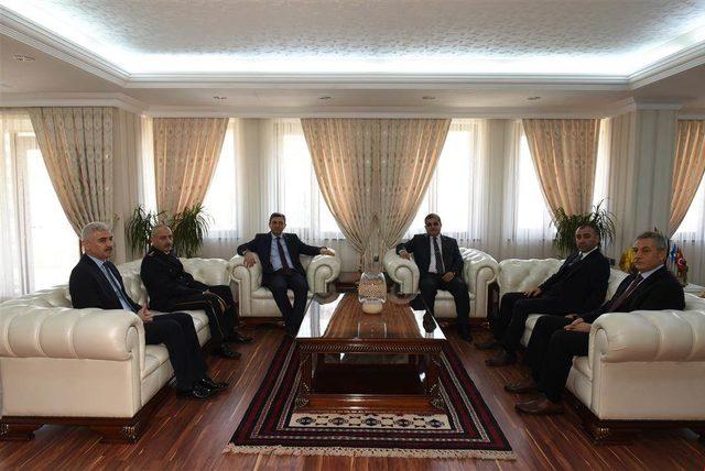 Uzunkaya: 100 &uuml;n &uuml;zerinde komiser yardımcısı FET&Ouml; den tutuklandı 4