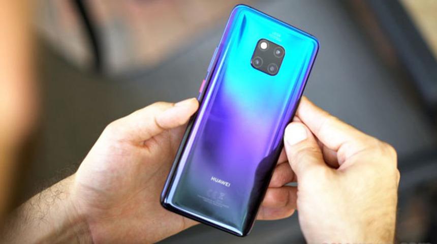 Mate 20 Pro başka telefonları da şarj edebiliyor