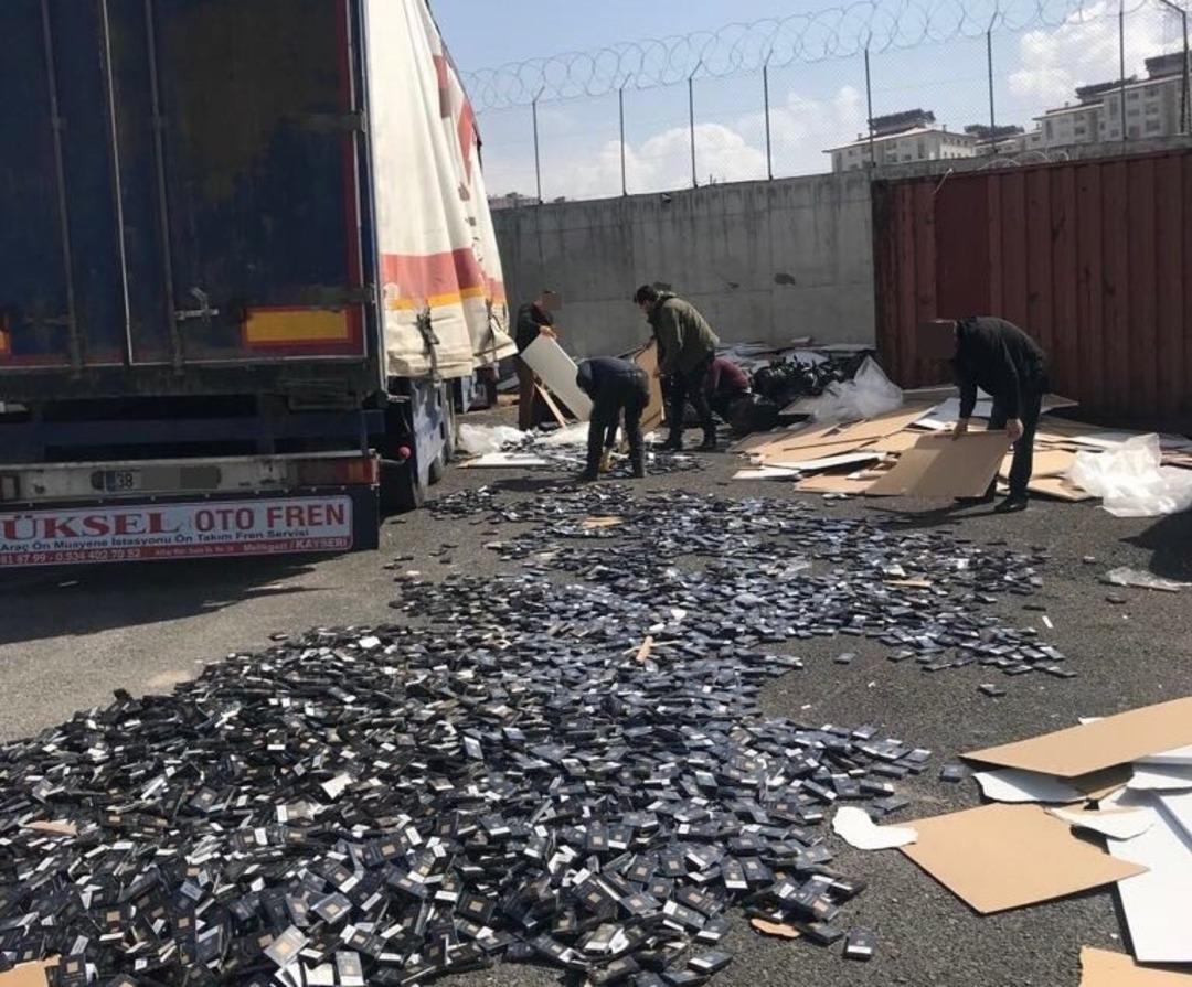 Van polisi 2018 yılında 1 milyon 697 bin paket ka&ccedil;ak sigara ele ge&ccedil;irdi