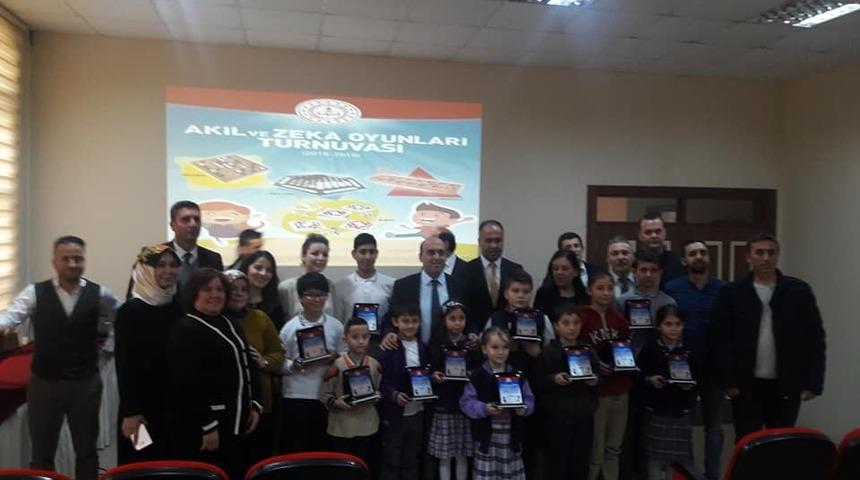 Biga&rsquo;da Akıl ve Zeka Oyunları Turnuvası finalistleri &ouml;d&uuml;llendirildi