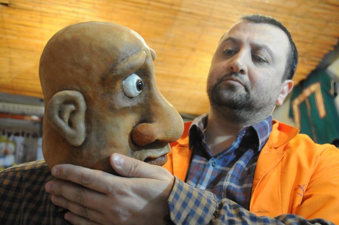 Hayalleri uğruna mesleğinden vazge&ccedil;erek, kuklabaz oldu 