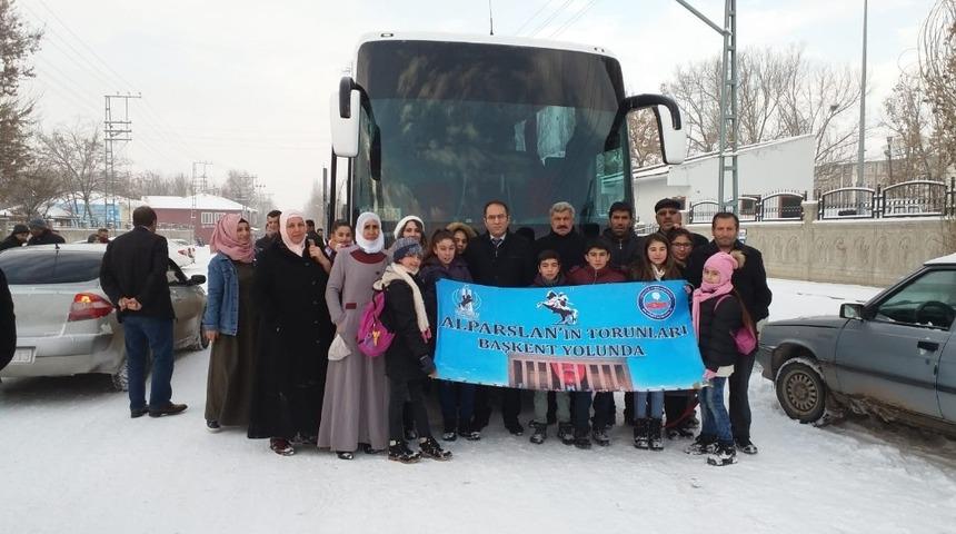 Malazgirtli &ouml;ğrenciler Ankara&rsquo;yı gezdi