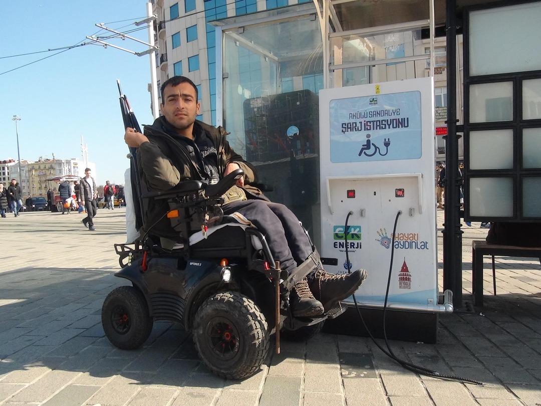 Taksim&rsquo;de engellilerin kullandığı şarj istasyonunun soketi ikinci kez &ccedil;alındı 