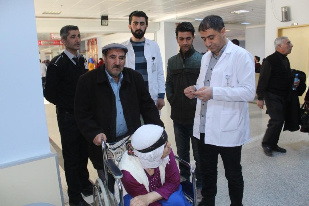 Hasta ve hasta yakınlarının sorunları yerinde &ccedil;&ouml;z&uuml;m buluyor