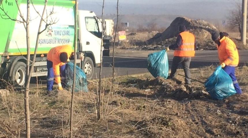 Lale ve Yeni Sanayi sitesinde &ccedil;evre temizliği yapılıyor