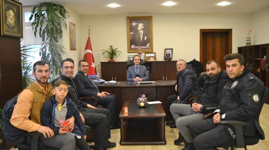 Bankamatikte bulduğu parayı polise teslim etti