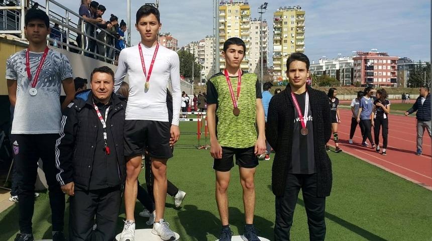 Liseli atletler yarıştı