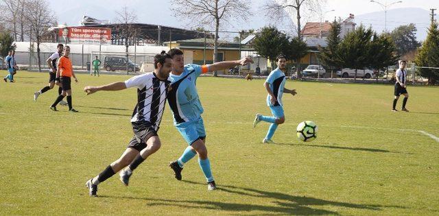 Kırkgöz Döşemealtı ilk maçında göz doldurdu