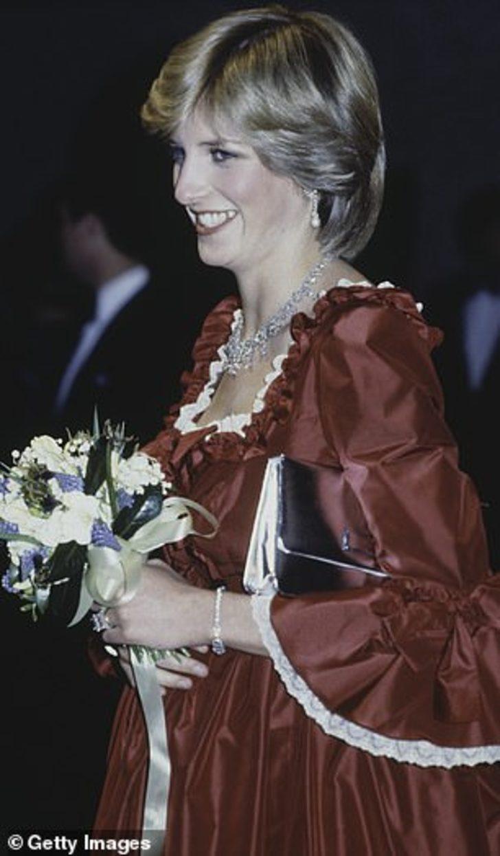 Kraliyet ondan vazgeçemiyor! Prenses Diana'nın kıyafetleri Kensington Sarayı'nda sergilenecek G2