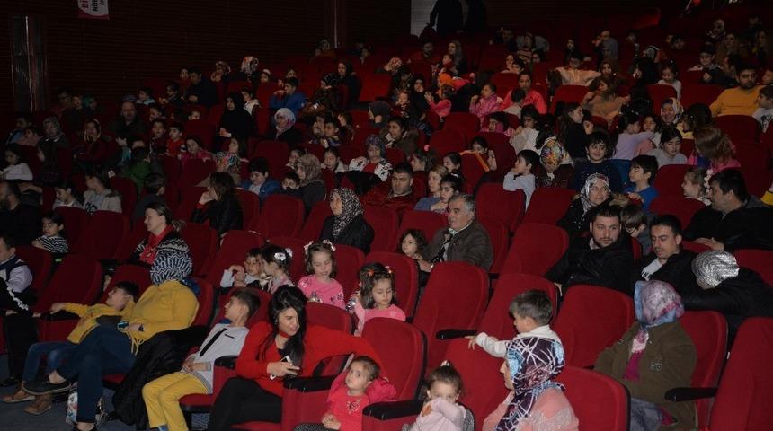 Bilecik&rsquo;te miniklerden tiyatroya b&uuml;y&uuml;k ilgi