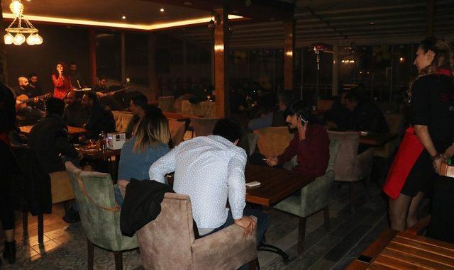 Şımarık Cafe’den canlı müzik keyfi