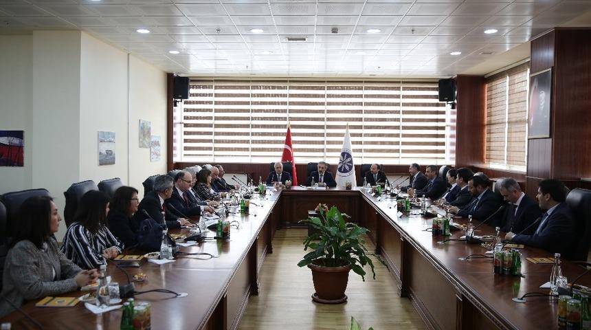 Rekt&ouml;rler,  &lsquo;Yeni Nesil &Uuml;niversite Kavramı ve &Uuml;niversitelerde Dijital D&ouml;n&uuml;ş&uuml;m Projesi&rsquo; kapsamında toplandı