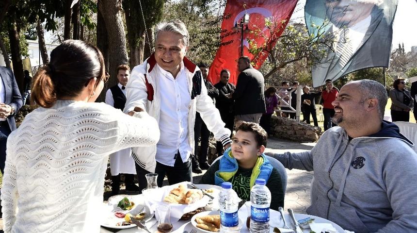 Başkan Uysal, apartman g&ouml;revlileri ile buluştu