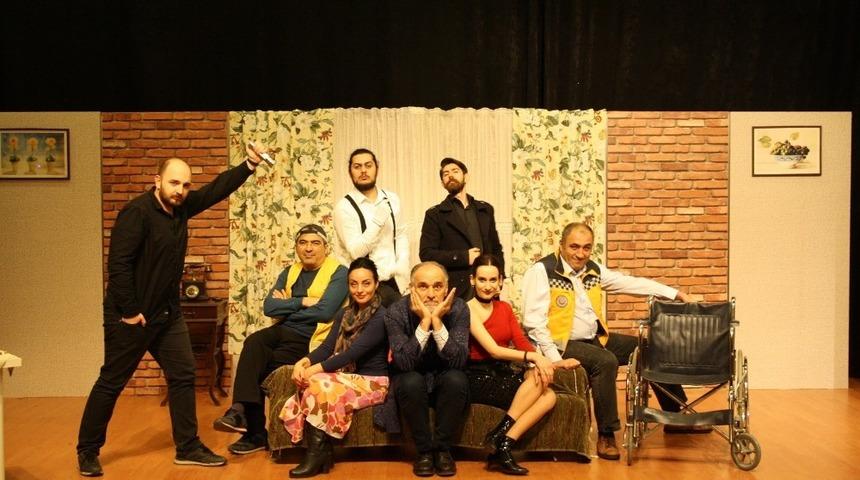 Turgutlu Şehir Tiyatrosu dokuz canlı ile perde diyecek