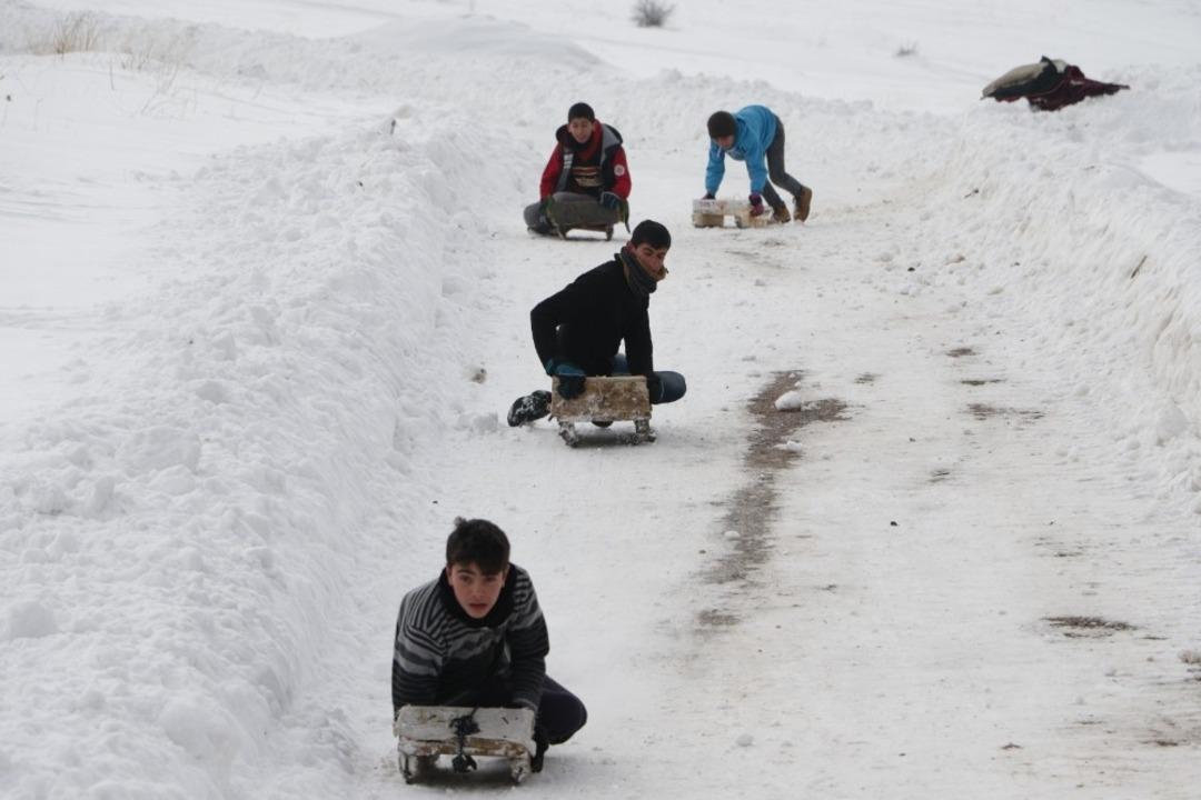 Gevaşlı &ccedil;ocukların kızak keyfi