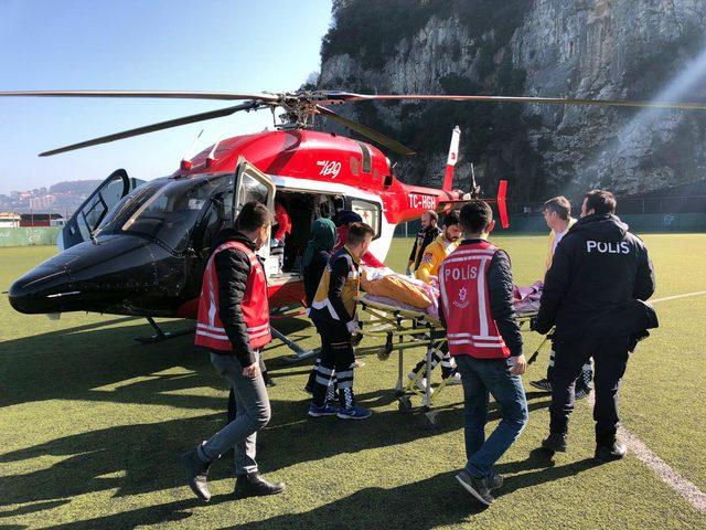 Ambulans helikopter hastayı stadyumdan aldı