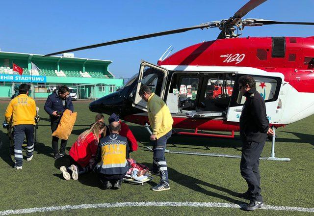 Ambulans helikopter hastayı stadyumdan aldı