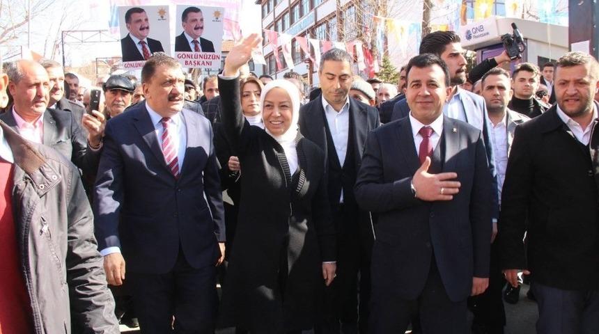 AK Parti P&uuml;t&uuml;rge se&ccedil;im b&uuml;rosu coşkuyla a&ccedil;ıldı