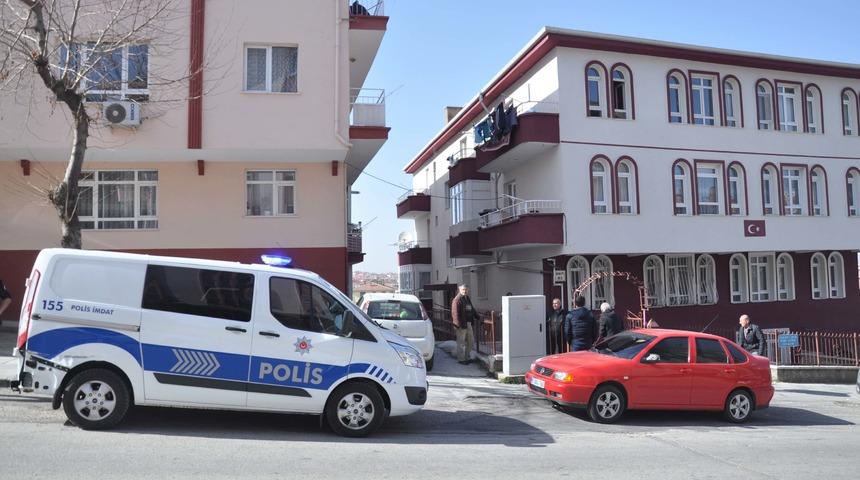 Boşanmak isteyen eşini caddede &ouml;ld&uuml;rd&uuml;