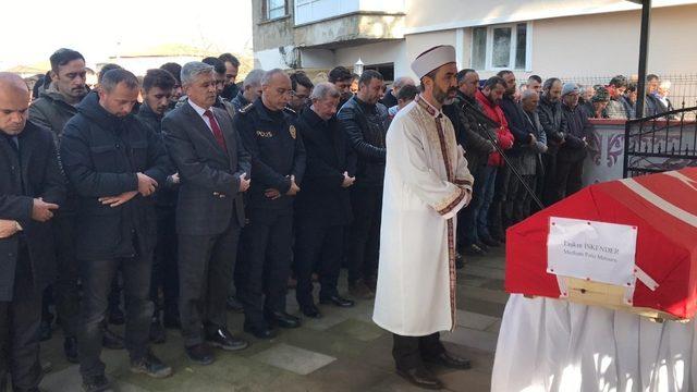 Kalp krizi geçirerek vefat eden polis memuru son yolculuğuna uğurlandı