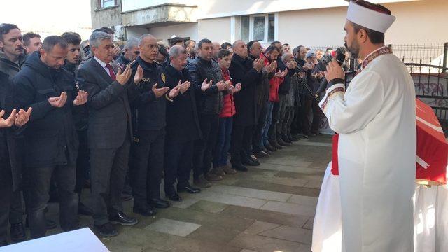 Kalp krizi geçirerek vefat eden polis memuru son yolculuğuna uğurlandı