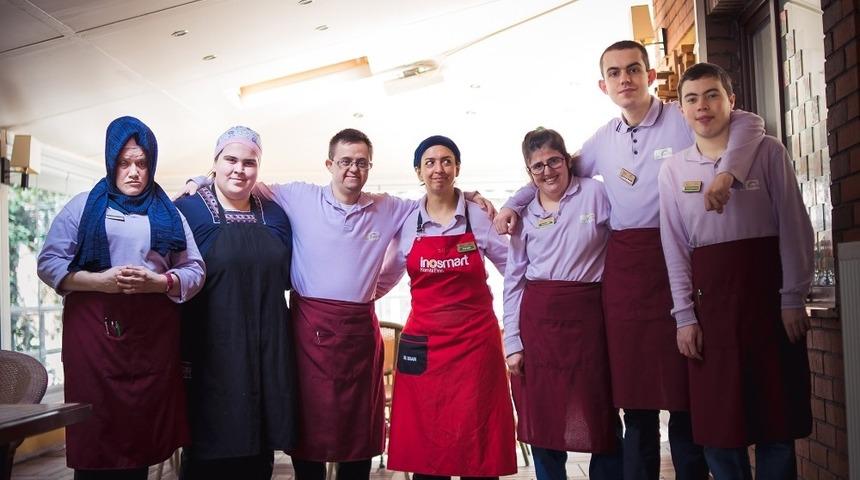 Başkan Ata&ccedil;; &ldquo;G&ouml;kkuşağı Kafe&rsquo;nin &ouml;z&uuml;nde sevgi var&rdquo;