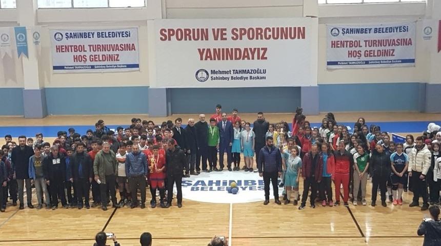 Şahinbey&rsquo;de hentbol r&uuml;zgarı