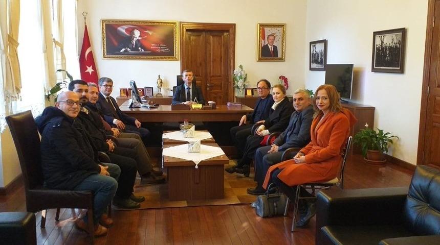 T&uuml;rk Kızılay Edremit Şubesi&rsquo;nden Kaymakam Sırmalı&rsquo;ya ziyaret